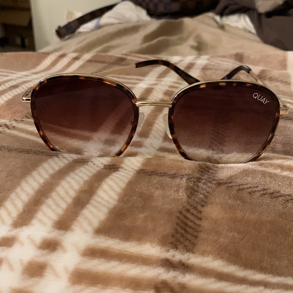 Quay jezabell inlay sunglasses cheetah print frame (Like new condition)